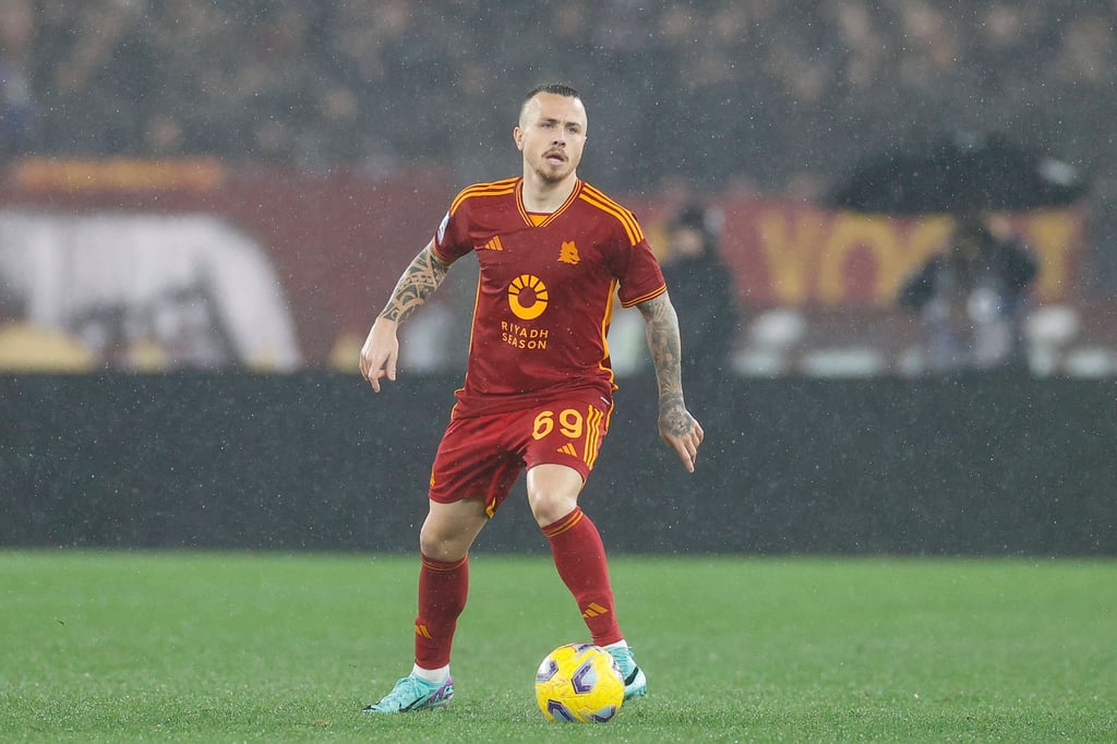 Angelino im Trikot der Roma.