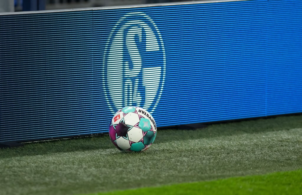 Schalke hat einen ehemaligen Sponsor verklagt.