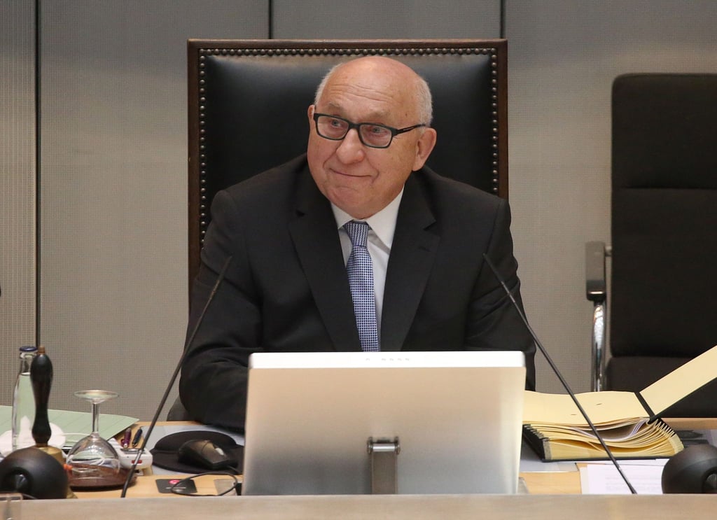 Kurt Wansner (CDU), Alterspräsident, eröffnet die Plenarsitzung des Berliner Abgeordnetenhauses.