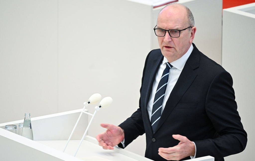 Dietmar Woidke, Ministerpräsident von Brandenburg, spricht im Landtag.