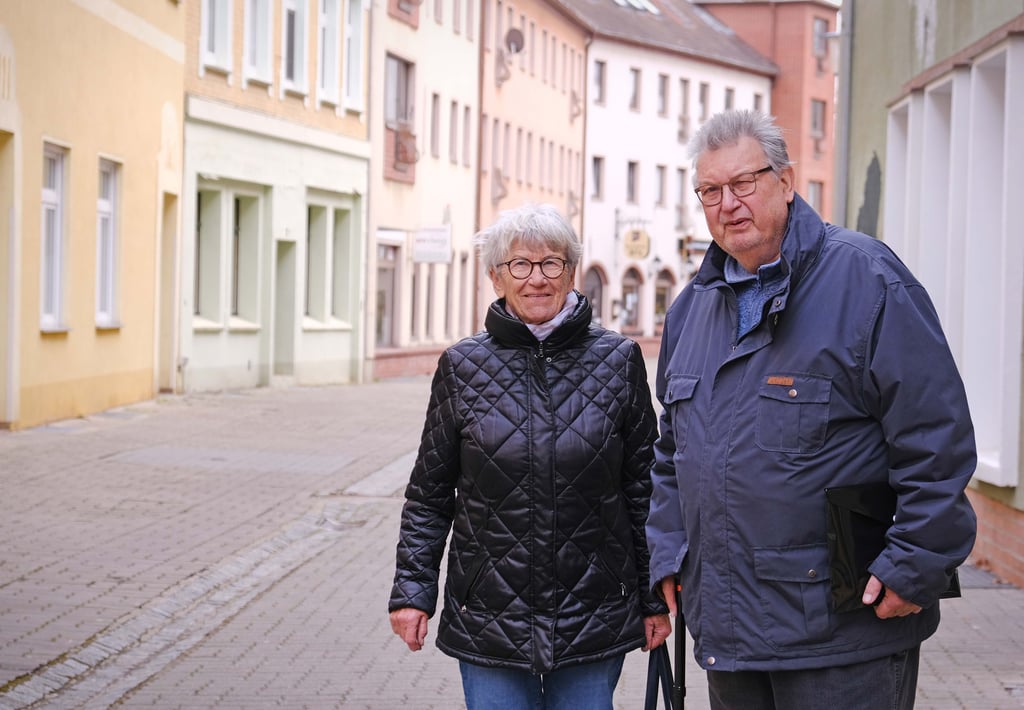 Joachim Gülland hat sich immer für seinen Ortsteil stark gemacht und dabei alle Altersgruppen im Blick gehabt. So gab es auch guten Kontakt zur Vorsitzenden des Seniorenbeirats Elke Ronneburg. Nun zieht sich Gülland aus der Kommunalpoliti zurück.