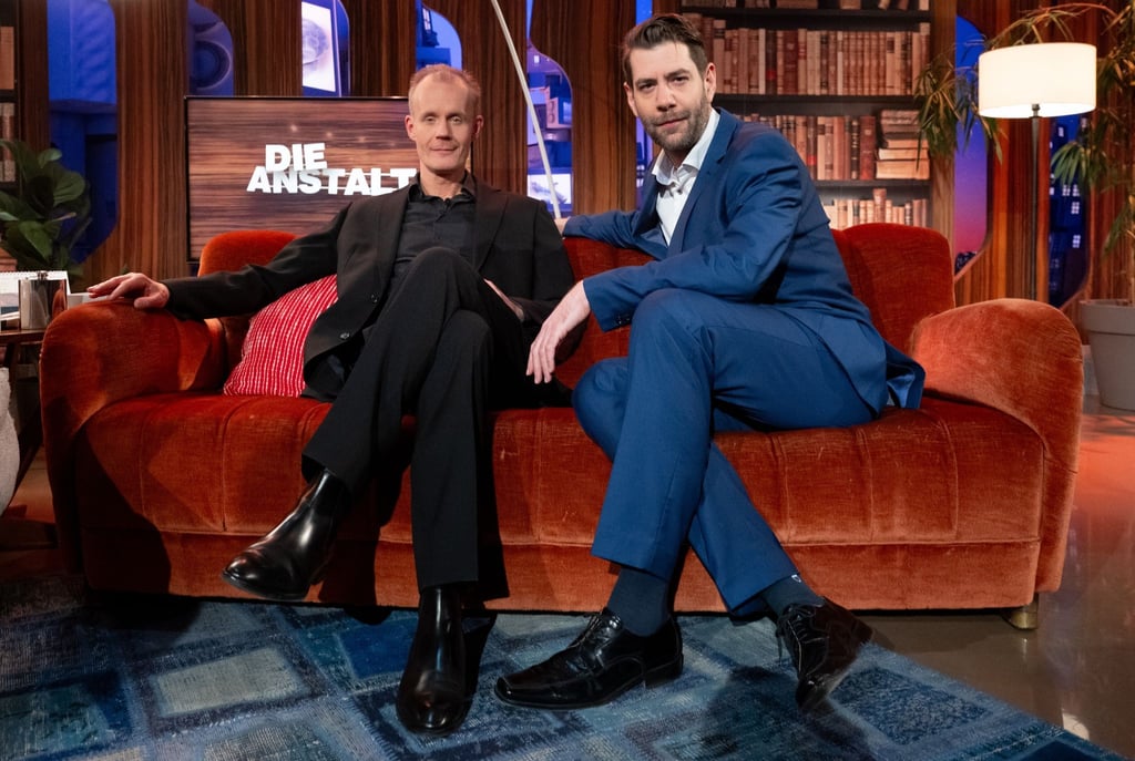 Max Uthoff (l) und Claus von Wagner nach der Aufzeichnung der Jubiläumssendung von der ZDF-Politsatire „Die Anstalt“ .