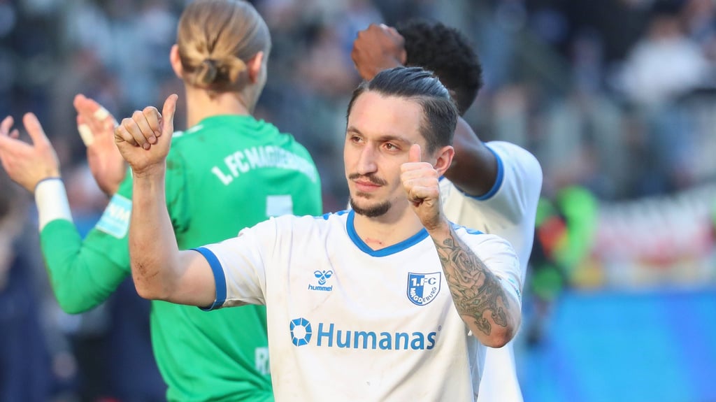 Baris Atik schoss das umjubelte Tor gegen den FC St. Pauli: Der Kapitän vom 1. FC Magdeburg ließ sich anschließend im Stadion von den Fans bejubeln.
