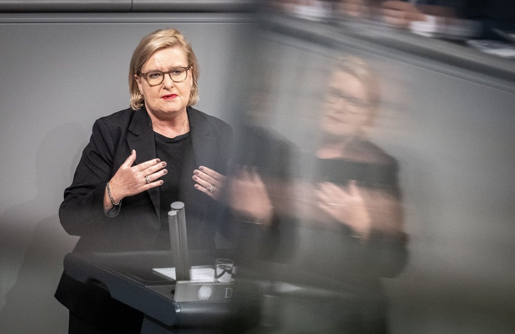 Die Wehrpflicht könne in ein Gesellschaftsjahr nach schwedischem Vorbild eingebettet werden, so die Wehrbeauftragte Eva Högl (SPD).