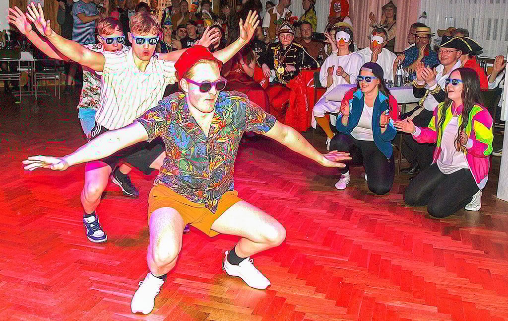 Der Showtanz der jungen Männer der Funkengarde begeisterte die Zuschauer. Diese boten exzellente Akrobatikeinlagen und laszive Hüftschwünge.