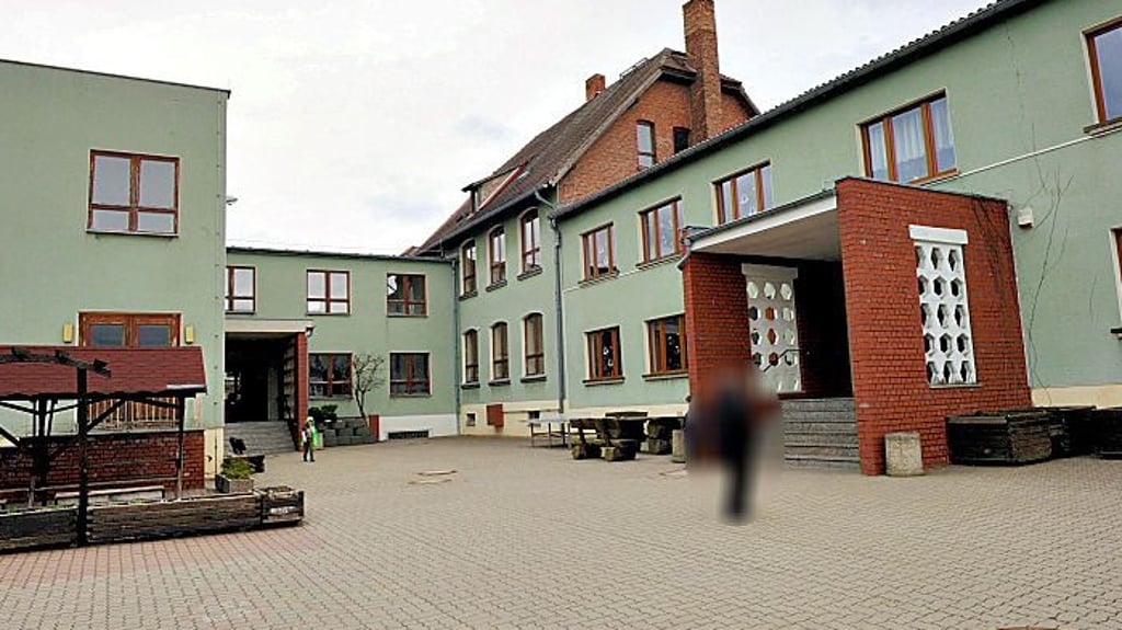 Die Grundschule II am Bahnhof in Hettstedt steht zum Verkauf. Seit 2022 steht das Objekt leer.