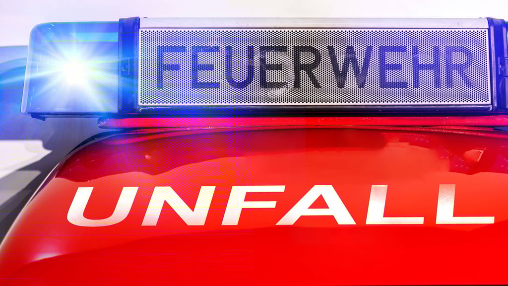 Bei einem Unfall auf der Bundesstraße B189 bei Seehausen ist eine Frau schwer verletzt worden.