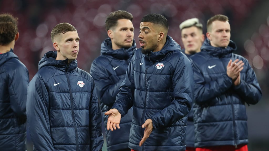 Dritte Halbzeit: Spielnachbesprechung zwischen Dani Olmo und Benjamin Henrichs.