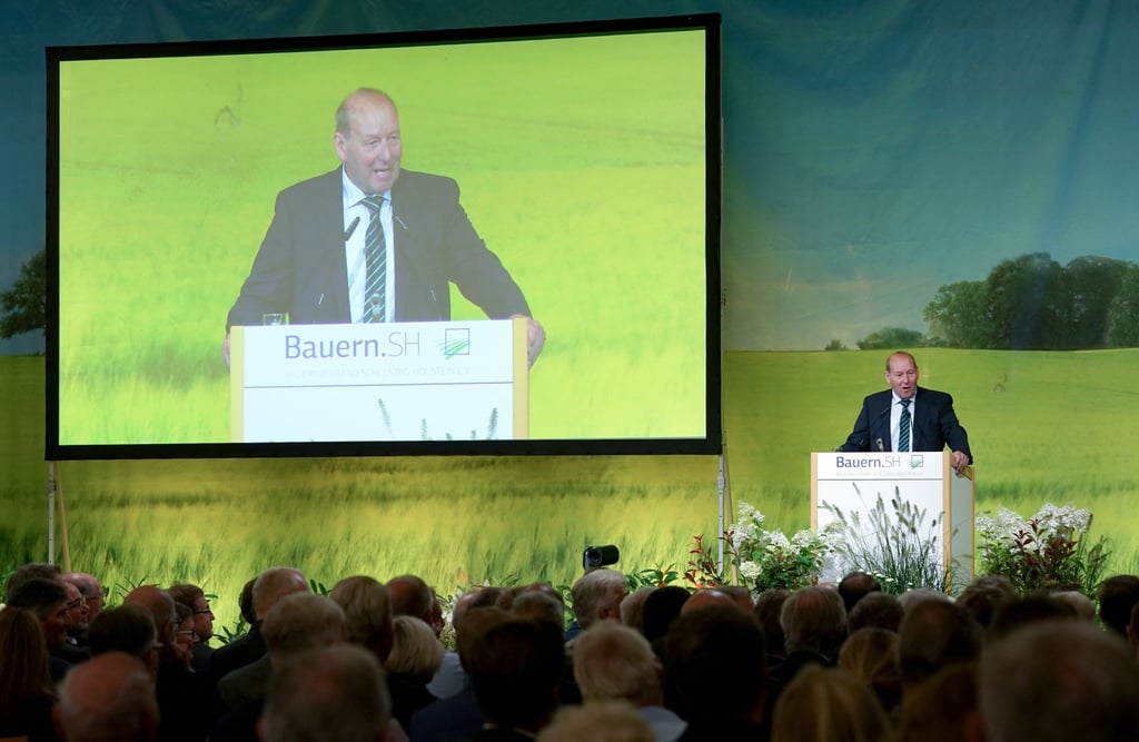 Klaus-Peter Lucht spricht beim Landesbauerntag in Rendsburg in Schleswig-Holstein.