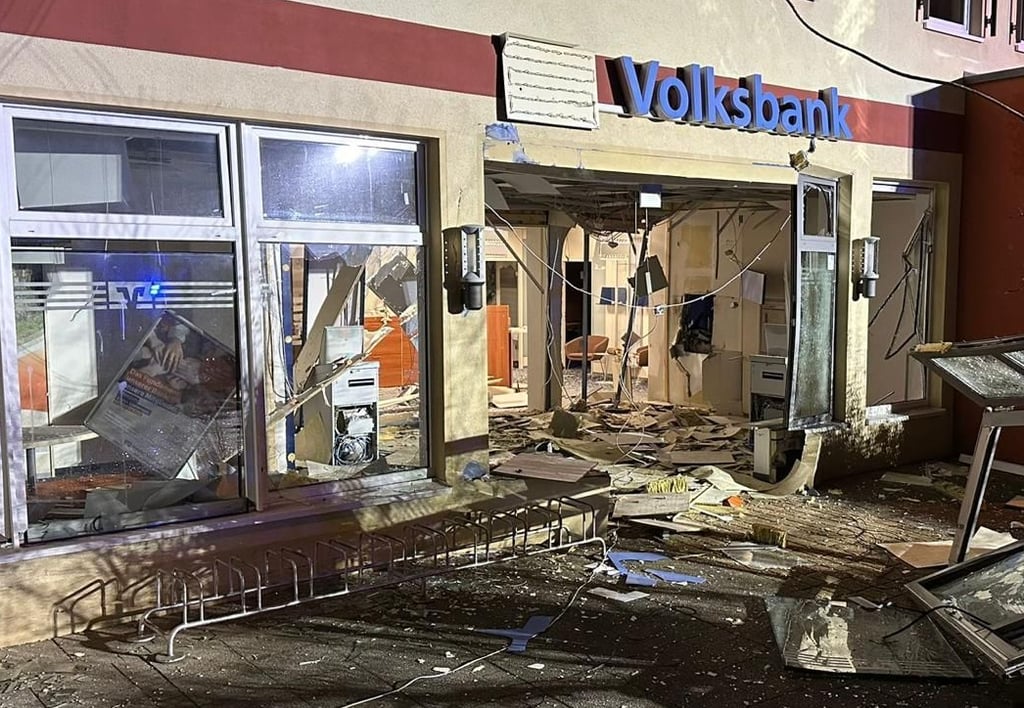 Der Selbstbedienungsbereich glich nach der Sprengung einem Trümmerfeld.