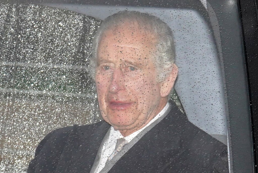 König Charles III. kehrt nach Bekanntgabe seiner Krebsdiagnose ins Clarence House in London zurück.