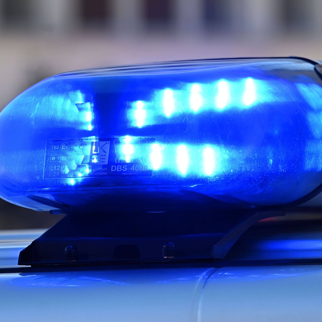 In Halle soll ein Mann eine Schwarze Frau rassistisch beleidigt haben. Die Fahndung nach ihm ist beendet.