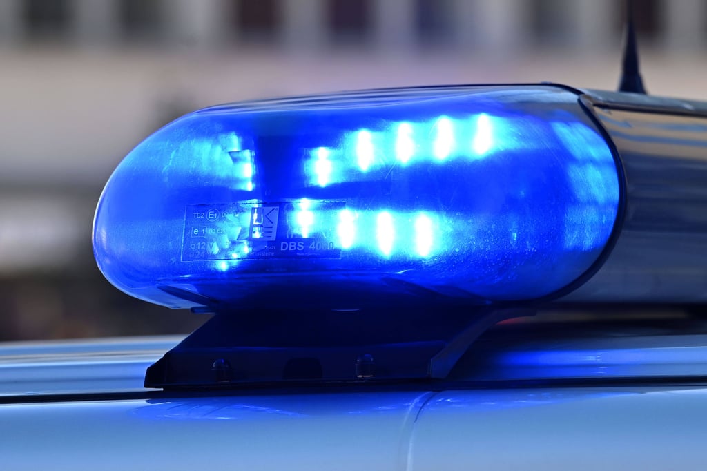 In Halle soll ein Mann eine Schwarze Frau rassistisch beleidigt haben. Die Fahndung nach ihm ist beendet.