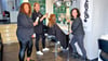 Friseurmeisterin Sabrina Pflügner (M.) und ihre Mitarbeiterinnen Karolin Buck (l.) und Nadin Bethge sammeln jetzt die Haare der Kunden. 