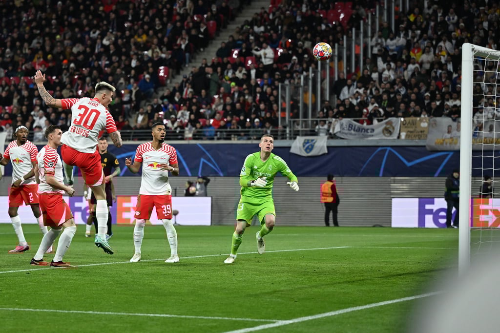 Benjamin Sesko trifft zum vermeintlichen 1:0 für RB Leipzig gegen Real Madrid