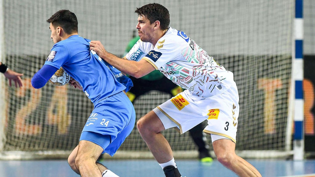 Handball Champions League: Das Hinspiel im Oktober bei Wisla Plock gewannen Piotr Chrapkowski (r.) und der SCM mit 28:26.