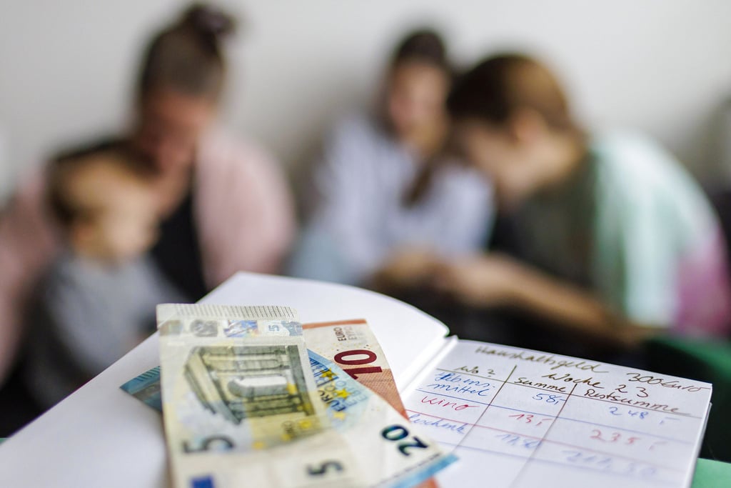 In der Stadt Halle leben viele Kinder in Armut. Es werden Lösungsansätze diskutiert, die unter anderem einen möglichen Ausbau von Kita- und Krippenplätzen vorsieht.