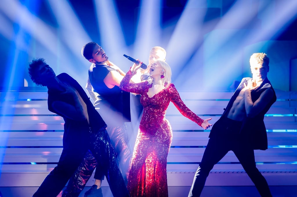 Sängerin Marie Reim bei einer Probe zum deutschen Vorentscheid „Eurovision Song Contest - Das deutsche Finale 2024“.