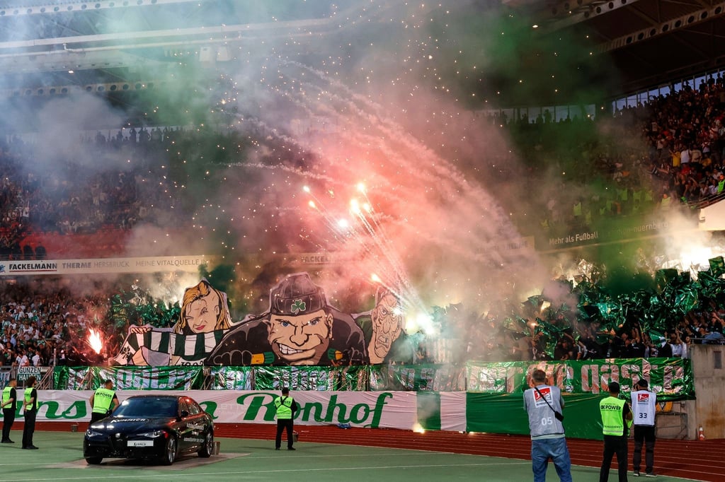 Fürther Fans sorgten in Nürnberg für eine Unterbrechung.