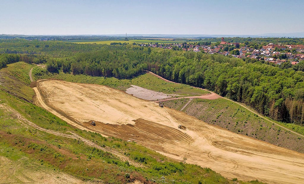 Blick auf die „Hochkippe“, die mit einer Photovoltaikanlage bebaut werden soll.