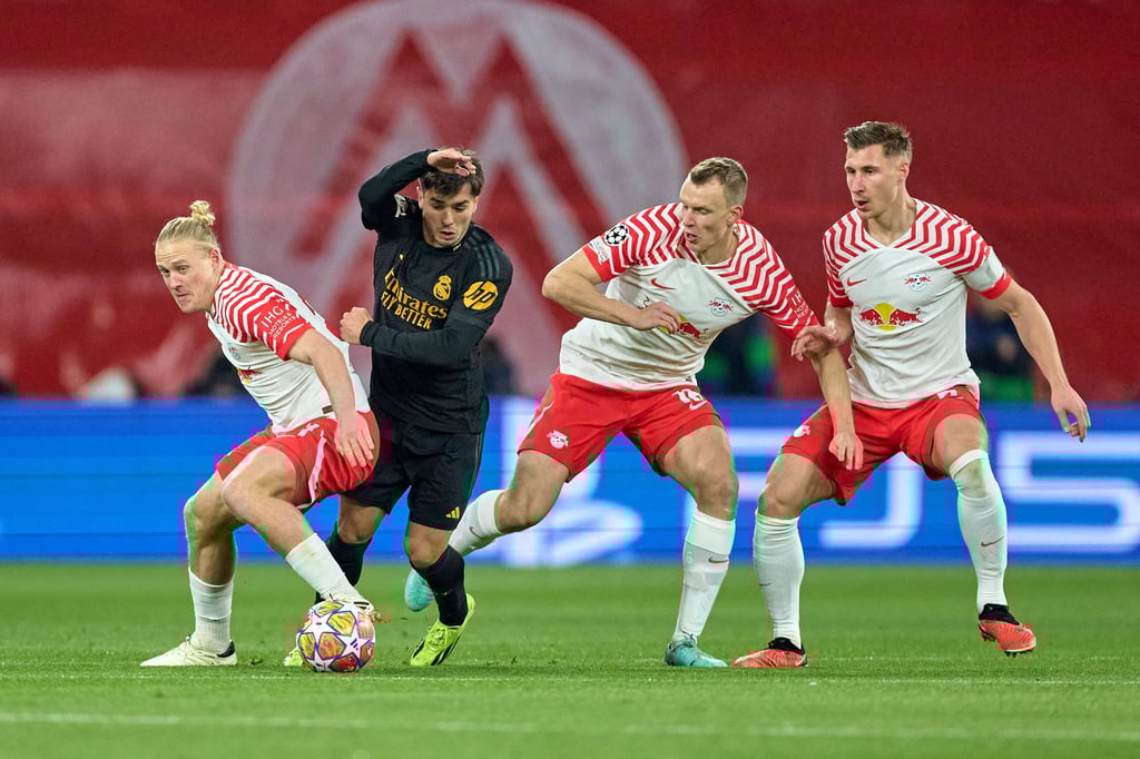 Weder Xaver Schlager, noch Lukas Klostermann oder Willi Orban (v.l.) konnten Reals Torschützen Brahim Diaz stoppen