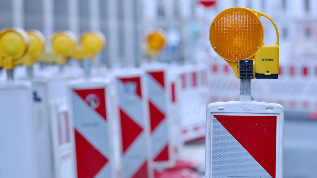 Achtung, Sperrungen! In Magdeburg gibt es ab Montag neue Baustellen im Stadtgebiet.