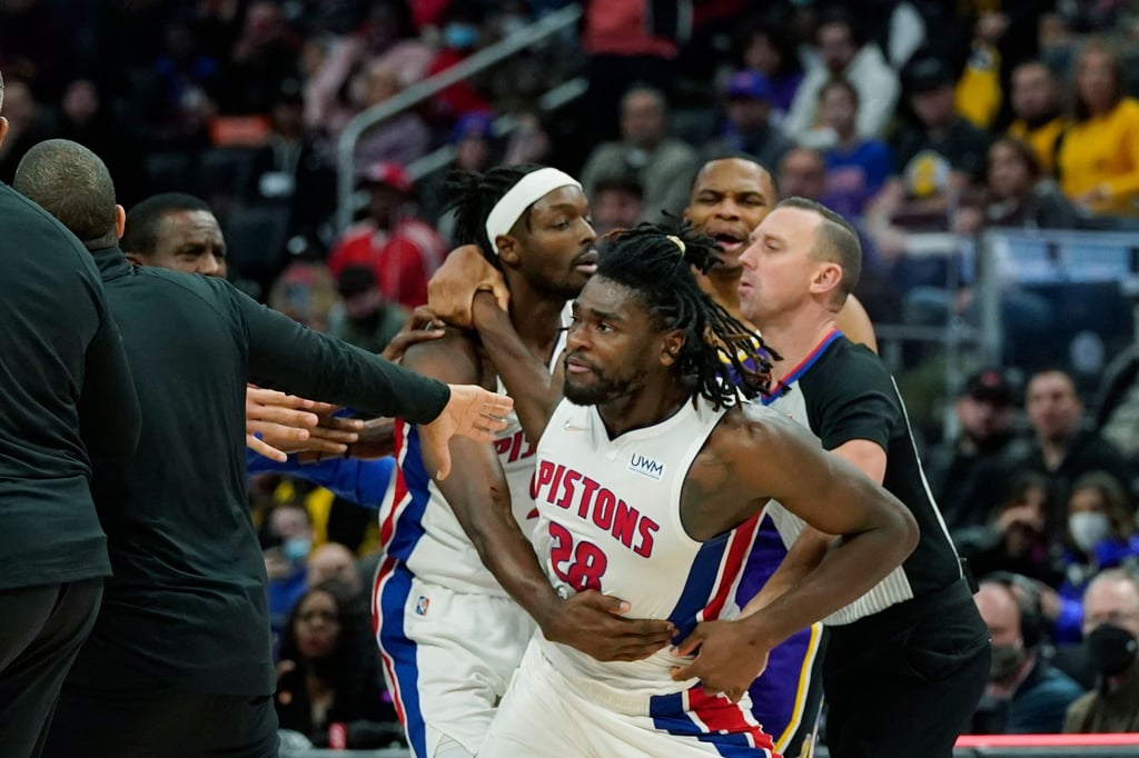 Isaiah Stewart ist nach einer Auseinandersetzung mit einem gegnerischen Spieler vorläufig festgenommen worden.
