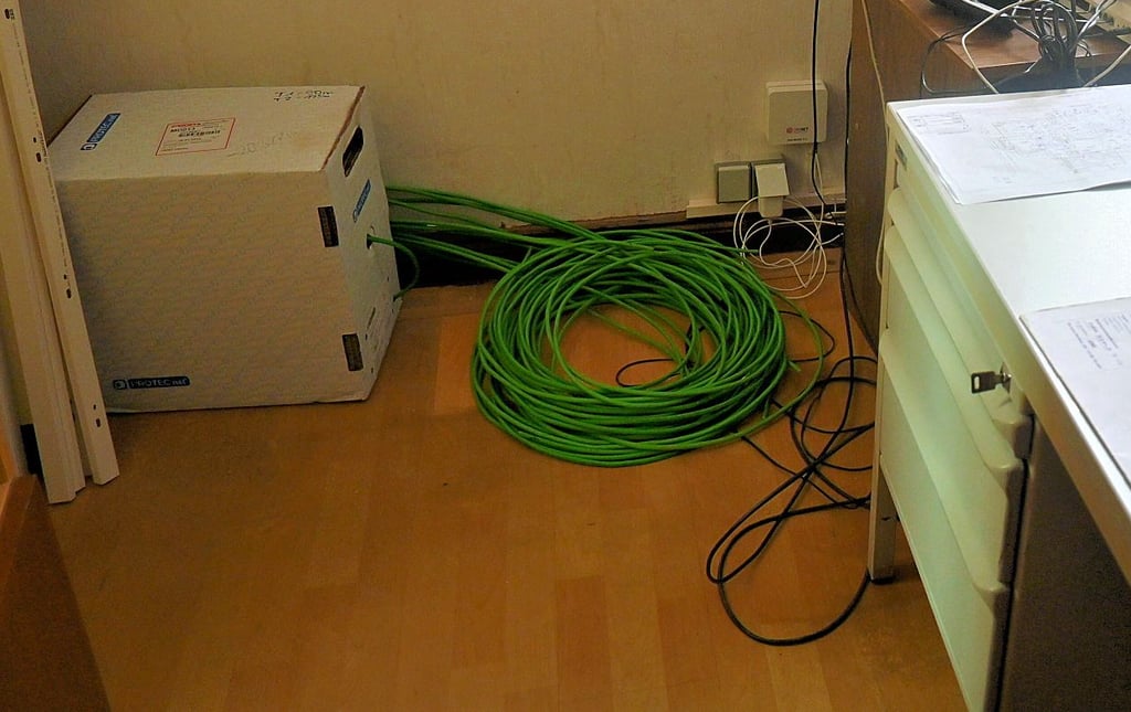 Der Router und die Kabel für das schnelle Internet liegen im Ausleber Rathaus bereits parat.