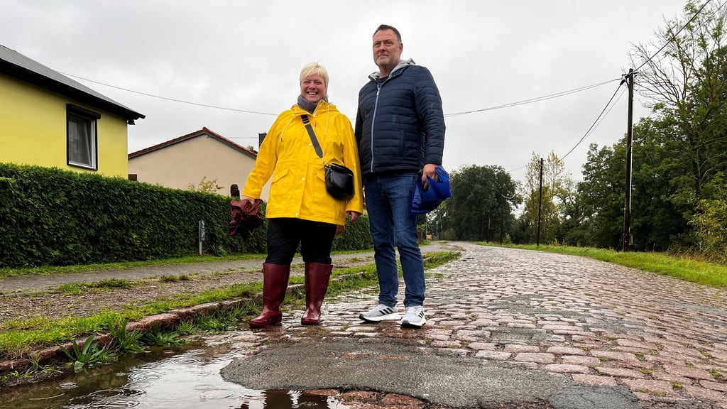Nun Kollegen: Michaela Leiter, Ortsbürgermeisterin aus Oppin und Holger Oehlschlegel, neuer Ortsbürgermeister von Peißen.