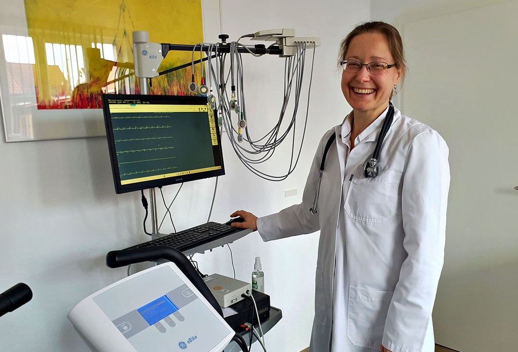 Dr. Daniela Skombarova ist Fachärztin für Innere Medizin, Kardiologie und Arbeitsmedizin. Sie hat sich mit einer Praxis für Arbeitsmedizin an der Reichestraße 5 in Salzwedel selbstständig gemacht.