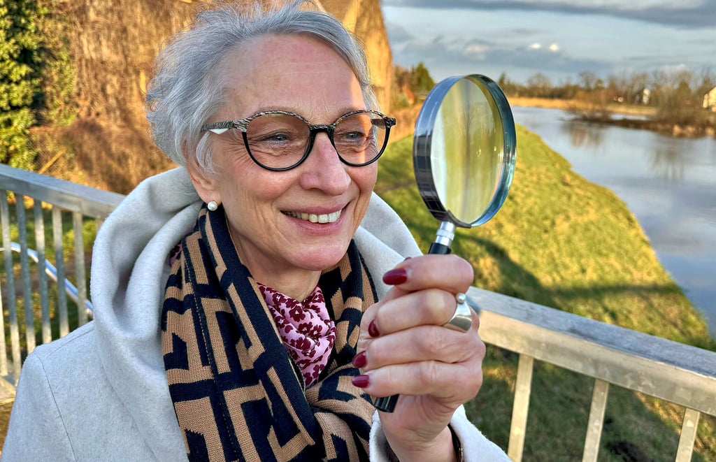 Bettina Hecht hätte selbst eine Lupe nicht geholfen, um mit dem linken Auge etwas erkennen zu können.