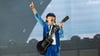 Angus Young von der Hardrock-Band AC/DC bei einem Auftritt im Stadion Stade de Suisse in Bern. Im Sommer 2024 geht die Band nach langer Pause wieder auf Tournee und kommt auch nach Ostdeutschland.&nbsp;