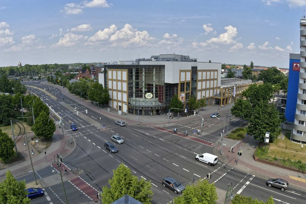 Die Kreuzung an der UCI-Kinowelt.