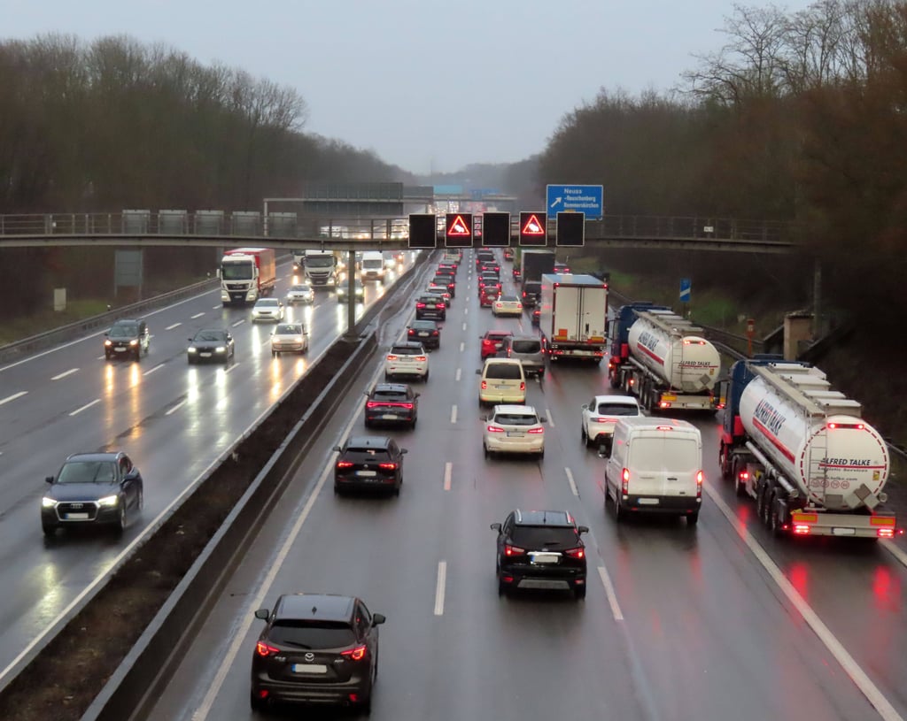 Auf der A14 in Sachsen-Anhalt kommt es am Sonntagmorgen zu Verkehrseinschränkungen.
