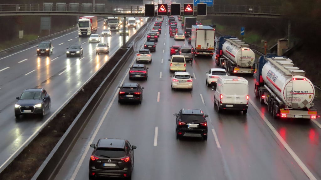 Auf der A14 in Sachsen-Anhalt kommt es am Sonntagmorgen zu Verkehrseinschränkungen.
