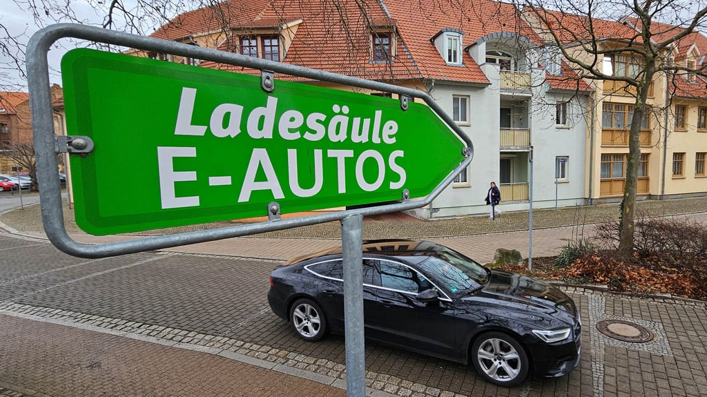 In Aschersleben können E-Auto-Besitzer ihre Fahrzeuge unter anderem am Düsteren Tor laden.