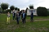 Begehung des Arendeer Wirtschaftsausschusses  auf dem Campingplatz unter Leitung von Jens Reichardt (4. von links).