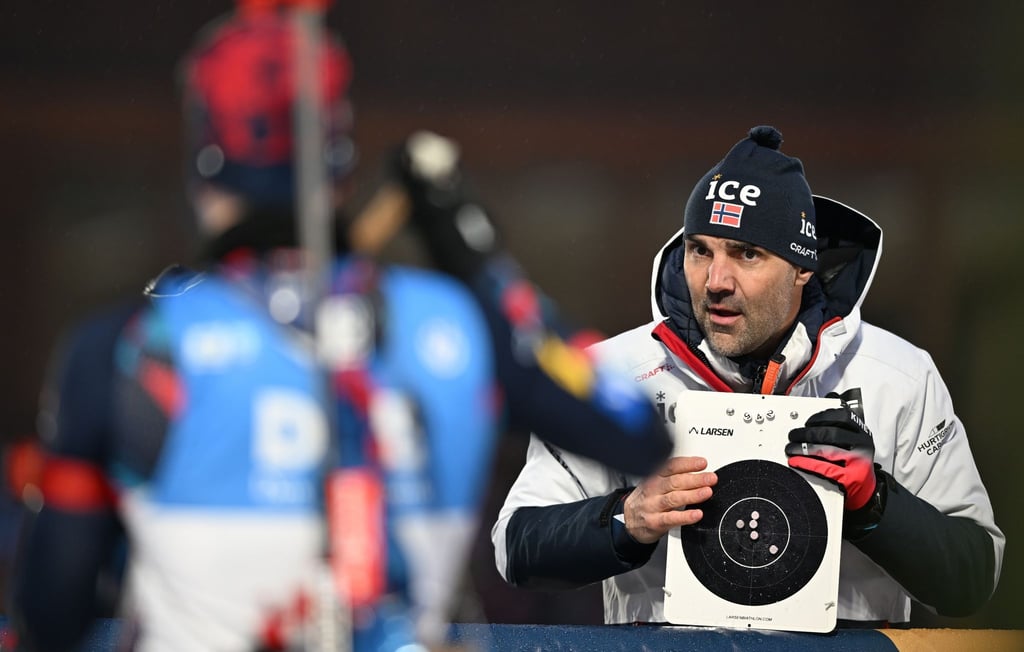 Norwegens Coach Siegfried Mazet glaubt an die deutschen Biathleten.