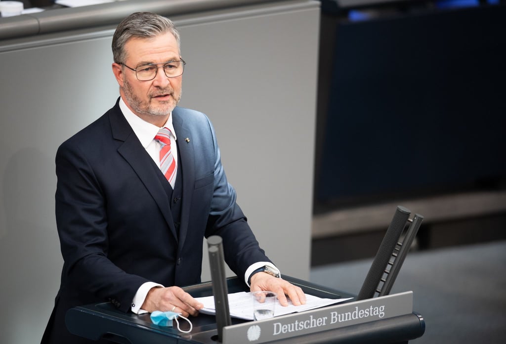 Albert Helmut Weiler spricht im Bundestag zum Thema Arbeitsmarkt Ost.