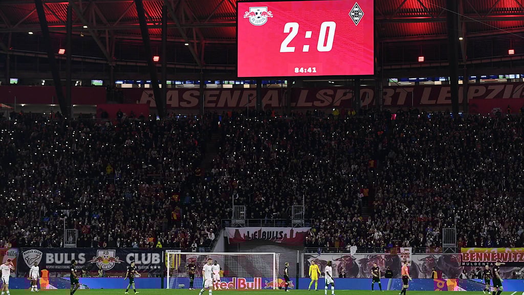 Zehntausende Lichter für die verstorbenen Fans.