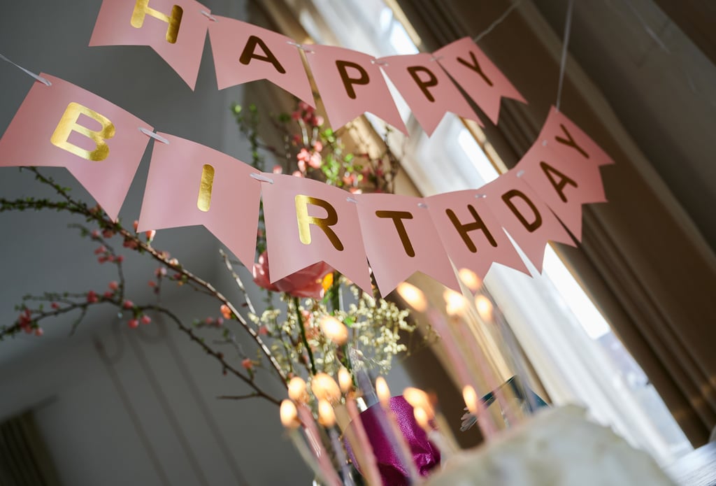 Happy birthday! Doch die Überraschungsparty wurde ausgeplaudert.