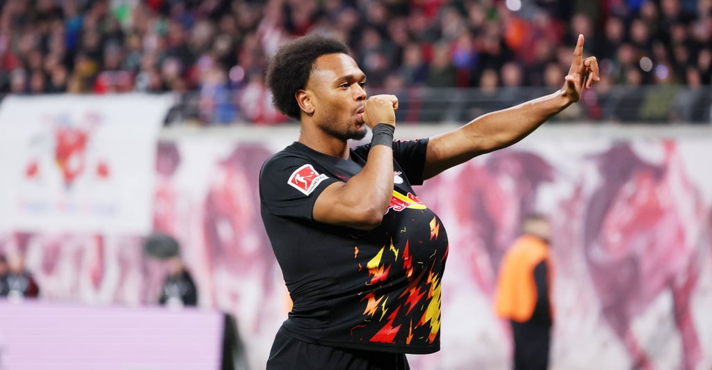 Nach seinem 20. Treffer für RB zeigte Torschütze Lois Openda, dass er Vater wird