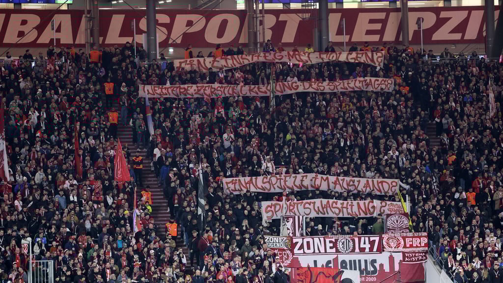 RB-Fans protestieren gegen den geplanten DFL-Investoreneinstieg.