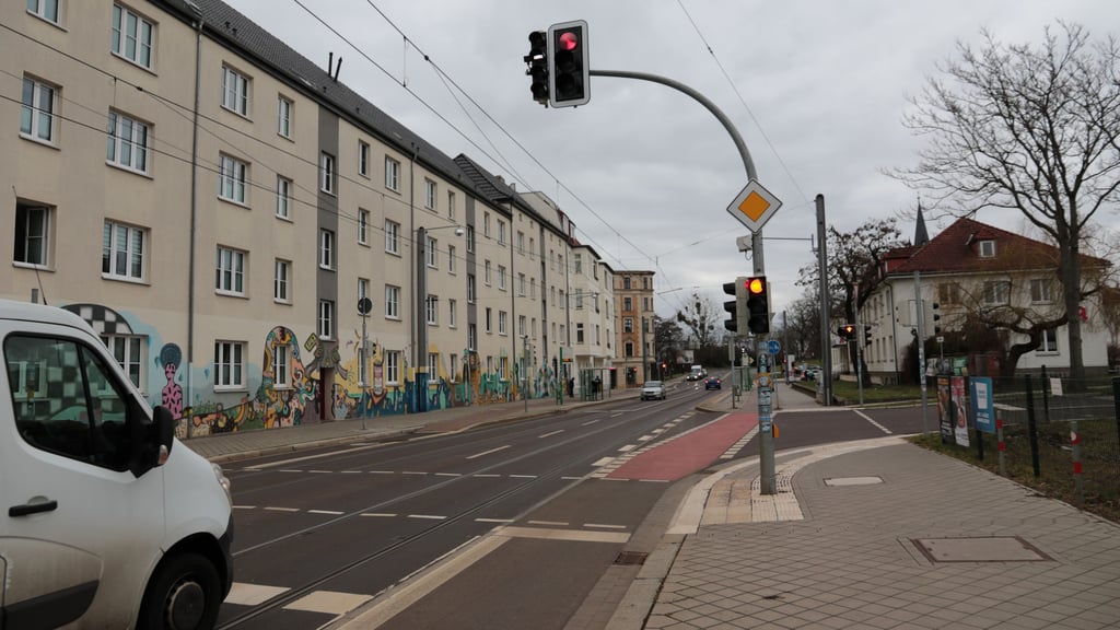 Um diese Ampel-Anlage in Magdeburg geht es.