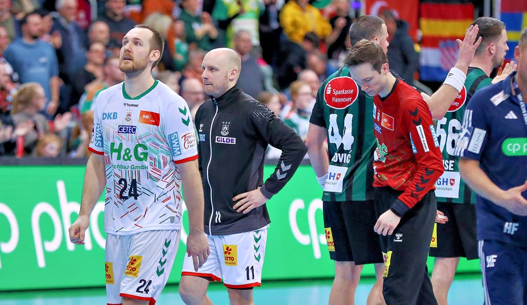 Christian O’Sullivan, Daniel Pettersson und Nikola Portner (v. l.) steht die Enttäuschung ins Gesicht geschrieben.