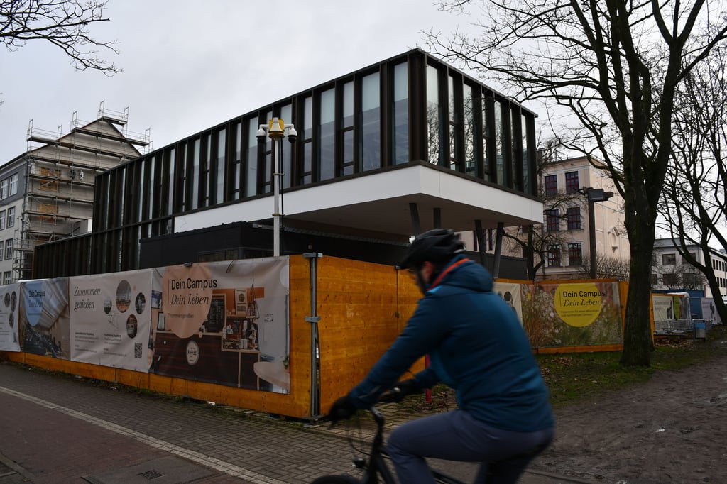Das neue Welcome Center der Otto-von-Guericke-Universität Magdeburg steht vor der Fertigstellung.