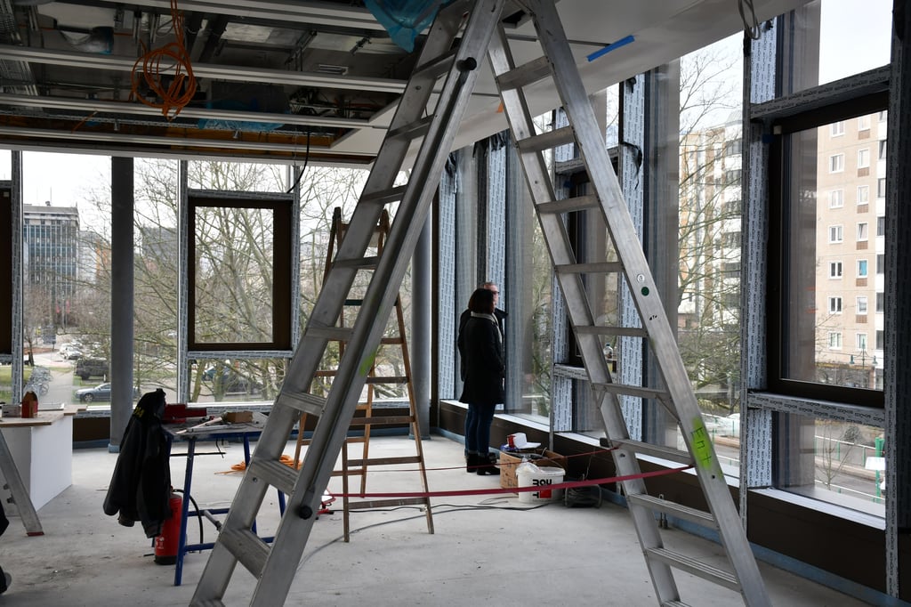 Der Innenausbau des Tagungsraums im Welcome Center der Magdeburger Uni läuft noch.