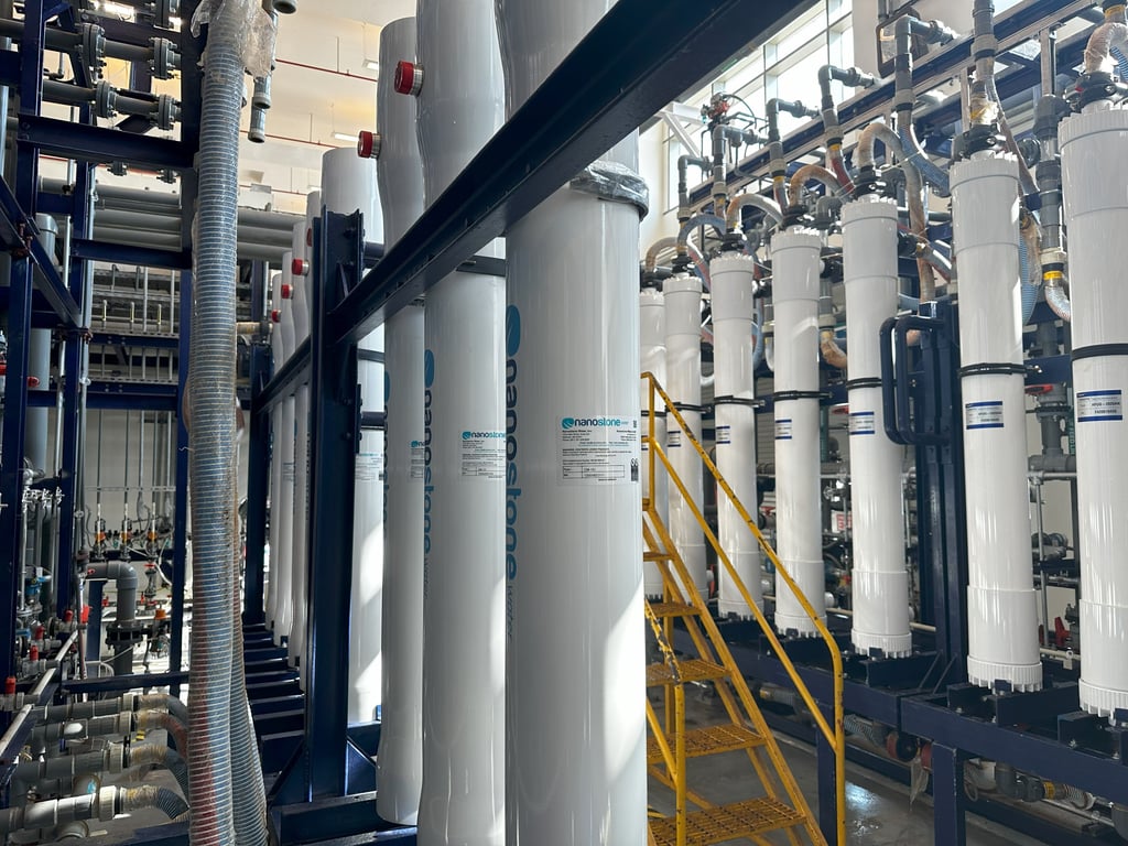 Blick in einen Teil der Pilotanlage der Halberstädter Firma Nanostone Water in Saudi-Arabien.