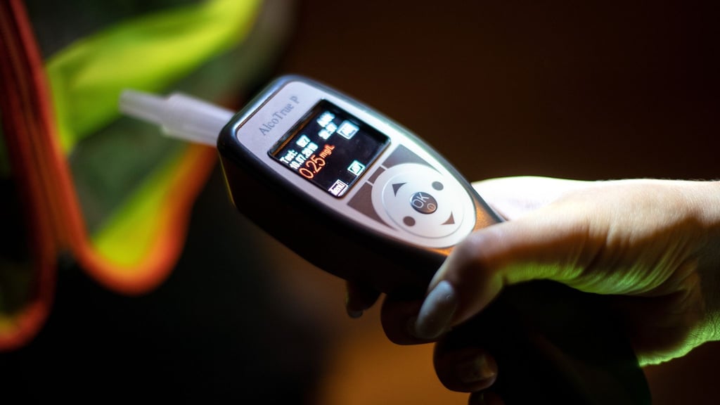 In Zerbst hat ein stark betrunkener Autofahrer einen Unfall verursacht.