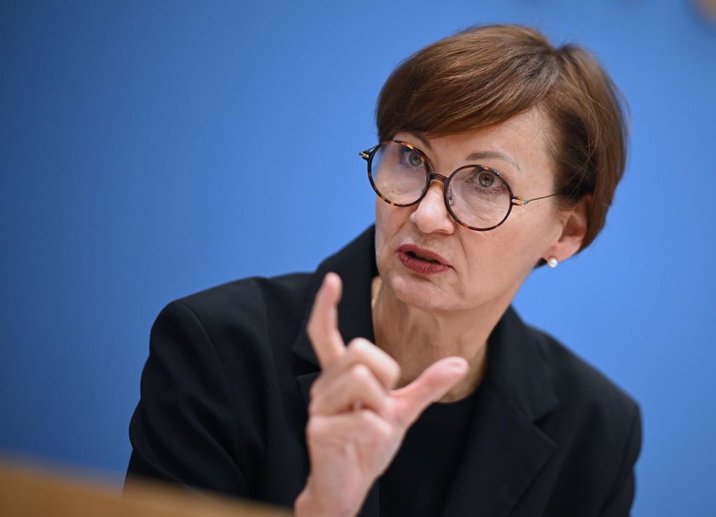 „Ein Gerät allein macht Unterricht noch nicht digital. Es wäre besser, wenn der Bund im Sinne einer nachhaltigen Wirksamkeit mehr mitreden könnte“: Bettina Stark-Watzinger.